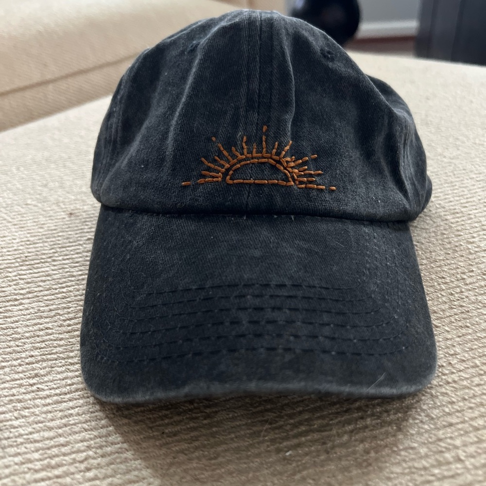 ☀️NWOT☀️ 100% Dark Gray Cap with Embroidered Sun Design